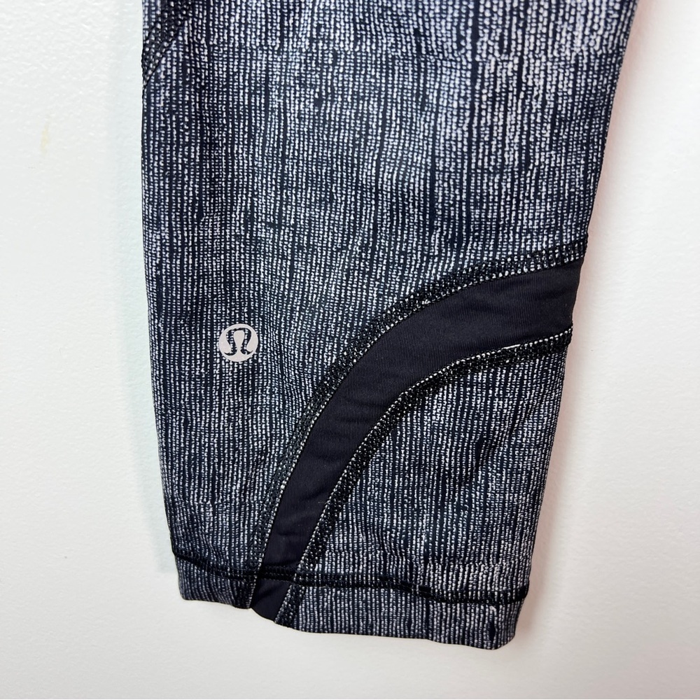 Lululemon Black & White Cropped Leggings | Women’s Size 6 - Picture 4 of 8